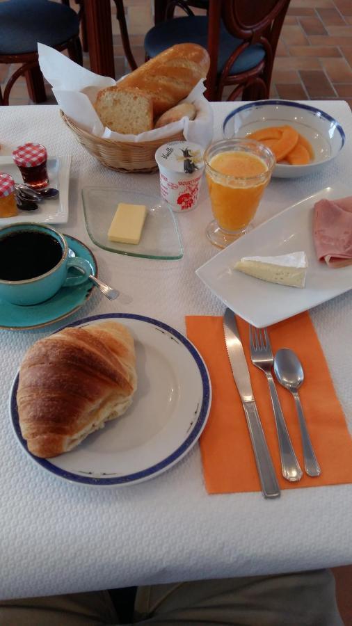 Hotel Les Esseppes L'Epine  ภายนอก รูปภาพ